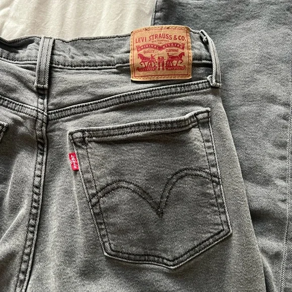 Levi's Wedgie Straight Ankle Jeans - Picture 6 of 8